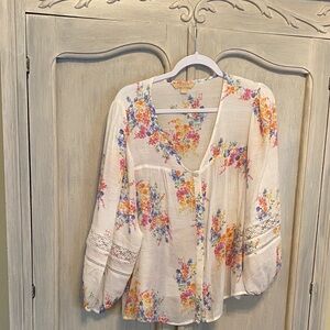 Cream Floral V-Neck Button-Front Blouse with Lace Trim
